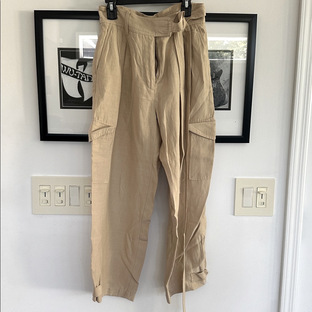 Wilfred x Aritzia beige belted cargo linen blend pants 
Crop size 00
